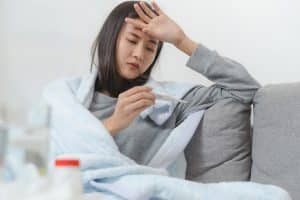 Penyakit Dalam dan Hematologi Onkologi 50 Melakukan pengecekan suhu tubuh