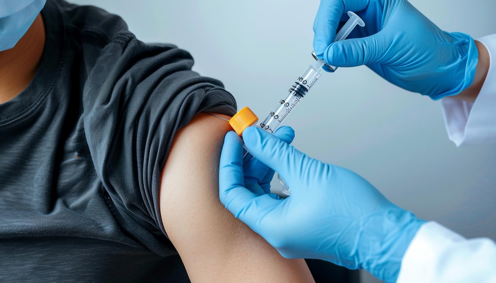 Ilustrasi suntik vaksin